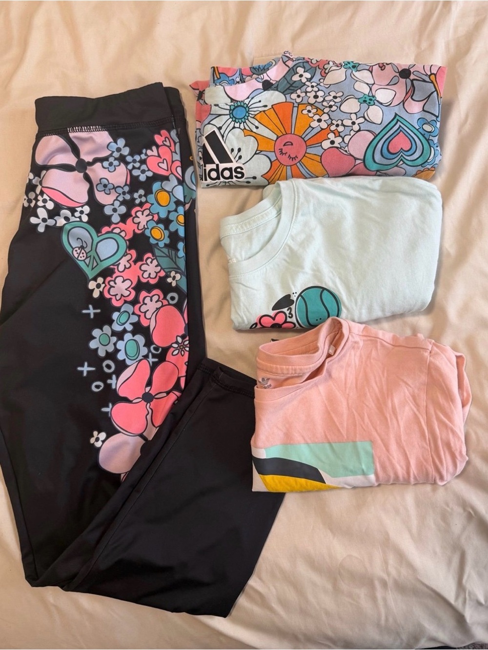Adidas girls outfit XL